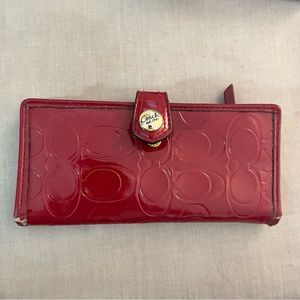 🔥5 for $25🔥 coach maroon patent embossed c snap close wallet